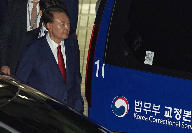 윤석열 124일 만에 재구속…법원 “증거인멸 우려”