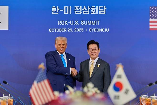 한미, 관세 협상 '극적 타결'...장기화 전망 뒤엎고 합의