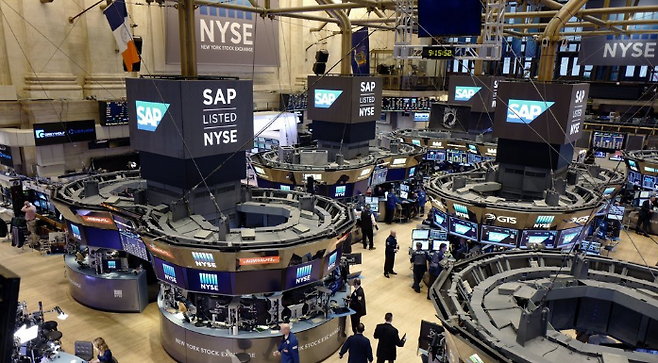 국민연금 주식투자 비중 첫 50% 돌파…올해만 100조 번 국민연금