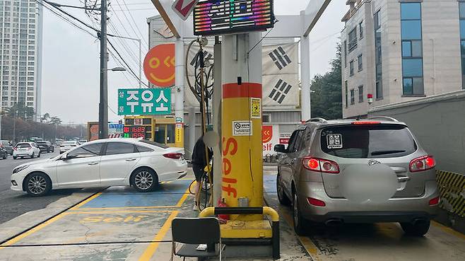 주유소 휘발유·경유 가격 3주 연속 하락…“체감 효과는 ”