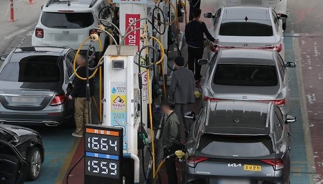기름값 다시 오름세…보통휘발유 리터당 평균 1,711원
