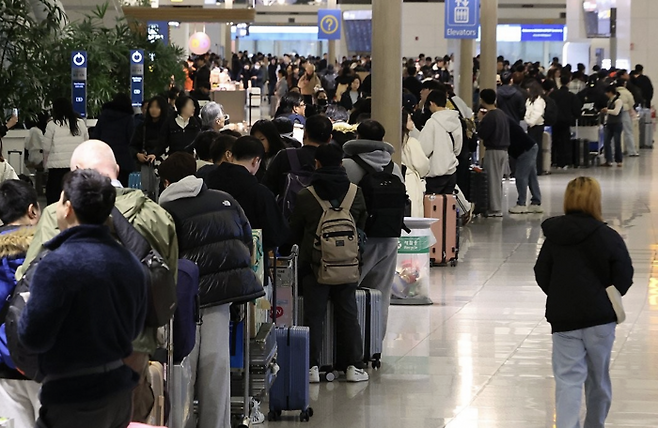 중동 위기 속 여행객 귀국 대작전…두바이 하늘길 비상