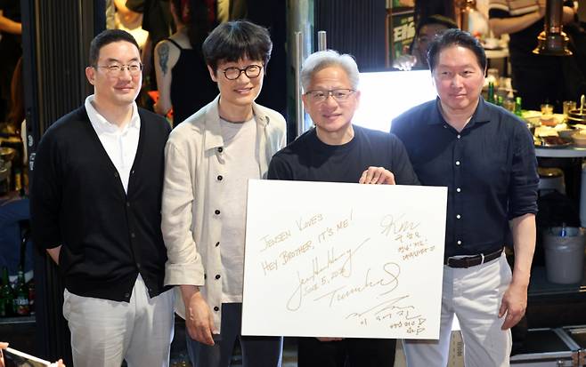 홍대서 총수들과 삼겹살·소맥…젠슨 황 