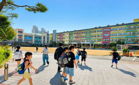 폭염 속 개학 학교들… '초등학생 등하교 안전' 비상