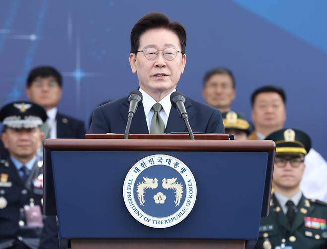 극초음속 활공비행체 최초 시험발사 성공…李 “전략자산으로 고도화”