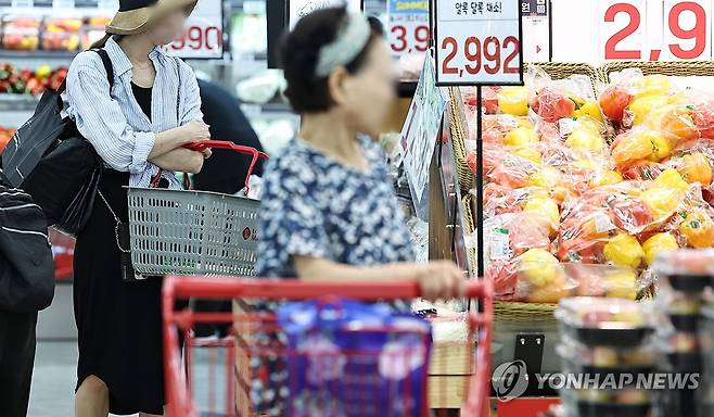 7월 소비자물가 석달만에 2%대…