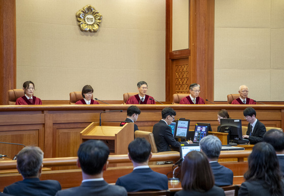 헌재, ‘헌법재판관 지명’ 임명 효력정지 가처분 인용
