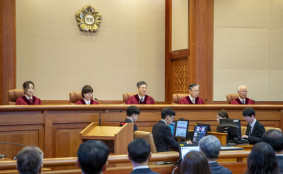 헌재, ‘헌법재판관 지명’ 임명 효력정지 가처분 인용